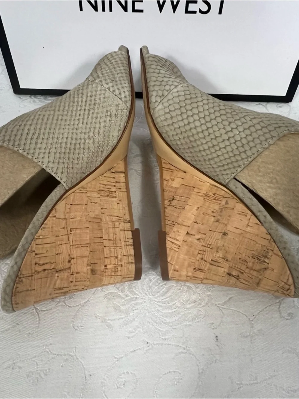 Nine West Shoes Peep Toe Ankle Strap 3 1/2”Wedges Textured Reptile Beige 7M👍
